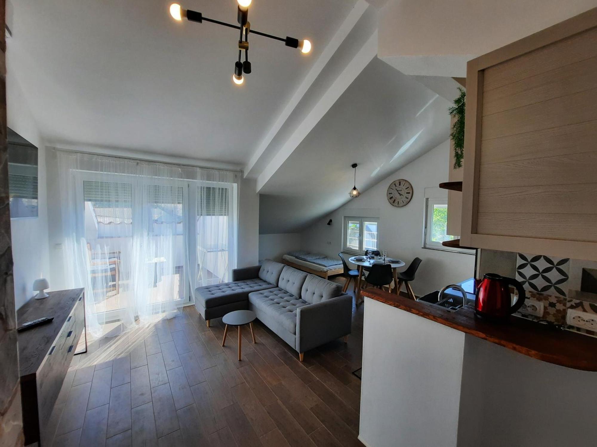 Apartmani Zekic 로파르 객실 사진