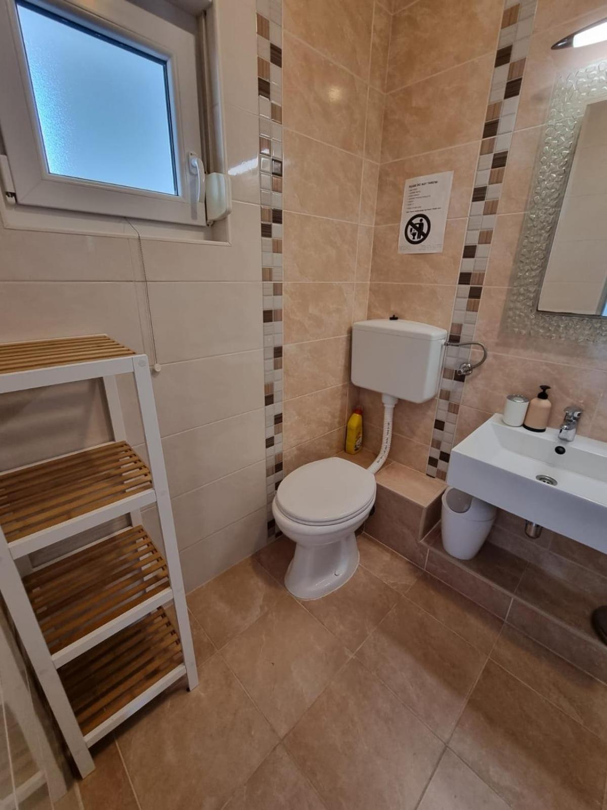 Apartmani Zekic 로파르 객실 사진