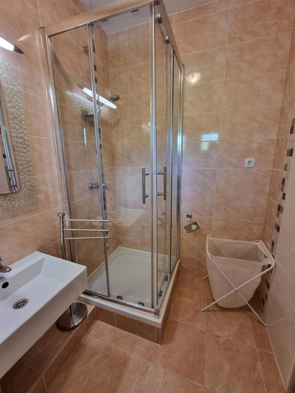 Apartmani Zekic 로파르 객실 사진